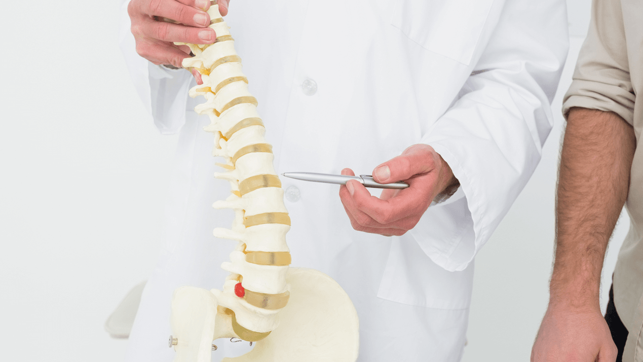 Diagnostic des maux de dos lors d'un rendez-vous chez le médecin